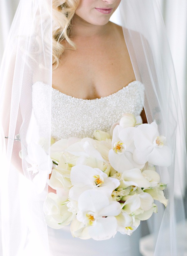 white-gold-and-navy-glam-wedding