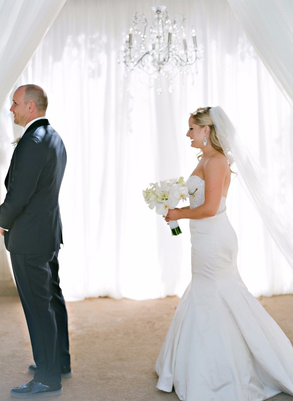 white-gold-and-navy-glam-wedding