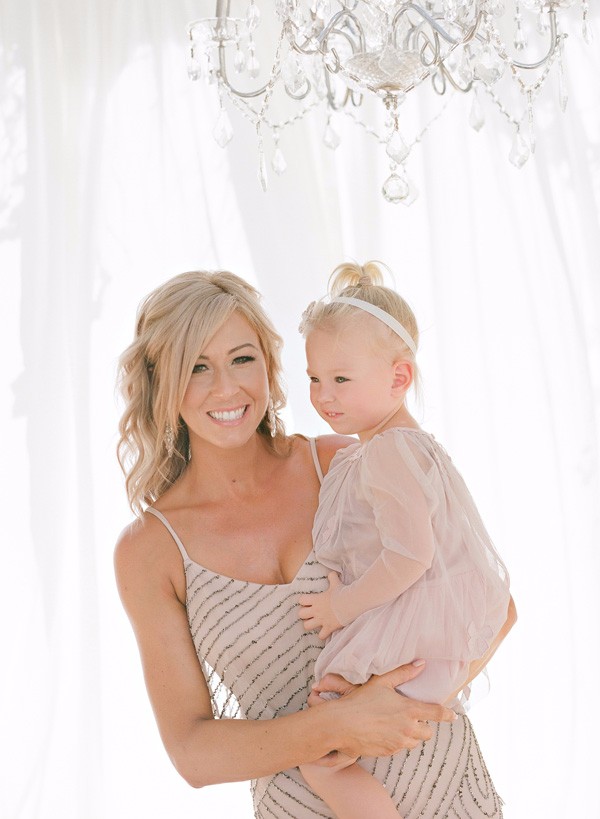 white-gold-and-navy-glam-wedding