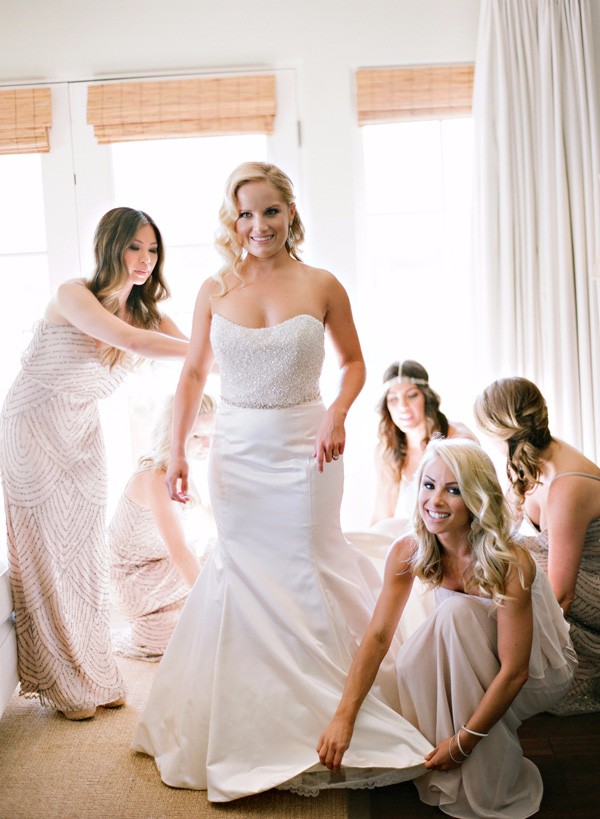 white-gold-and-navy-glam-wedding