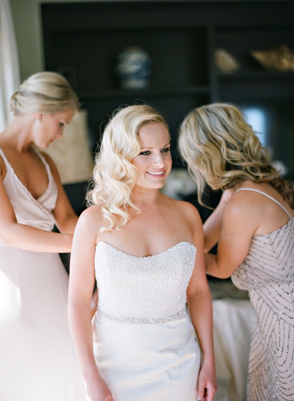 white-gold-and-navy-glam-wedding
