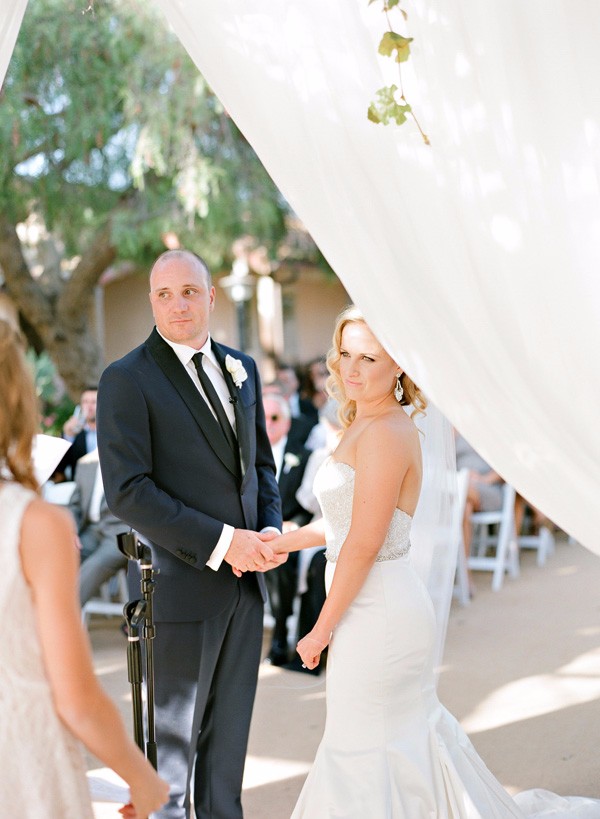 white-gold-and-navy-glam-wedding