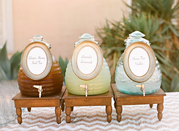 white-gold-and-navy-glam-wedding
