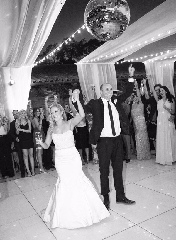 white-gold-and-navy-glam-wedding