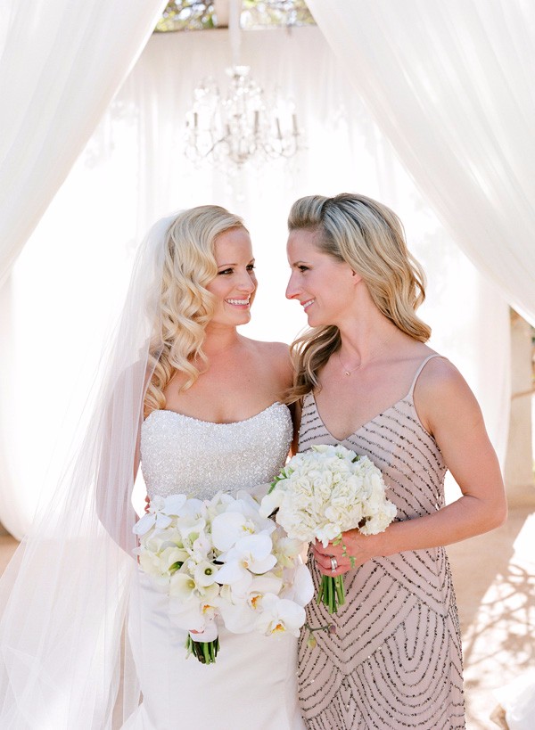 white-gold-and-navy-glam-wedding