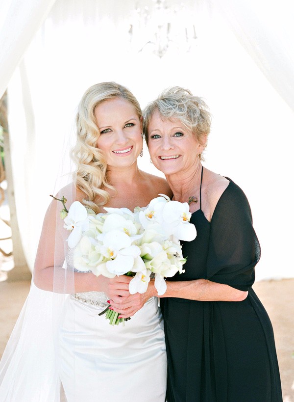 white-gold-and-navy-glam-wedding