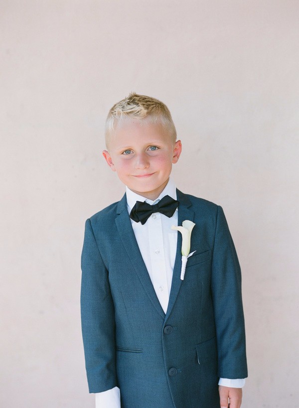 white-gold-and-navy-glam-wedding