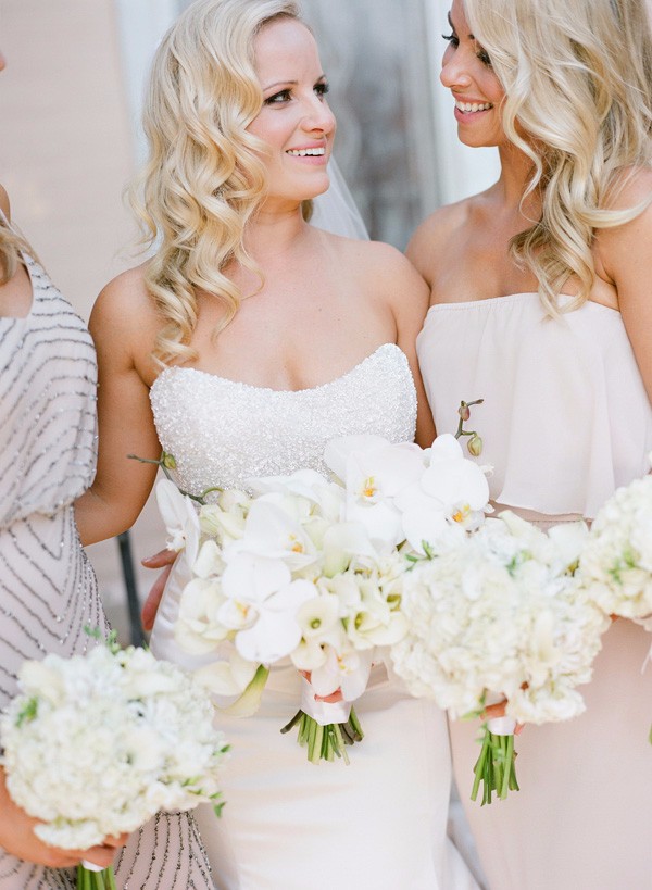 white-gold-and-navy-glam-wedding