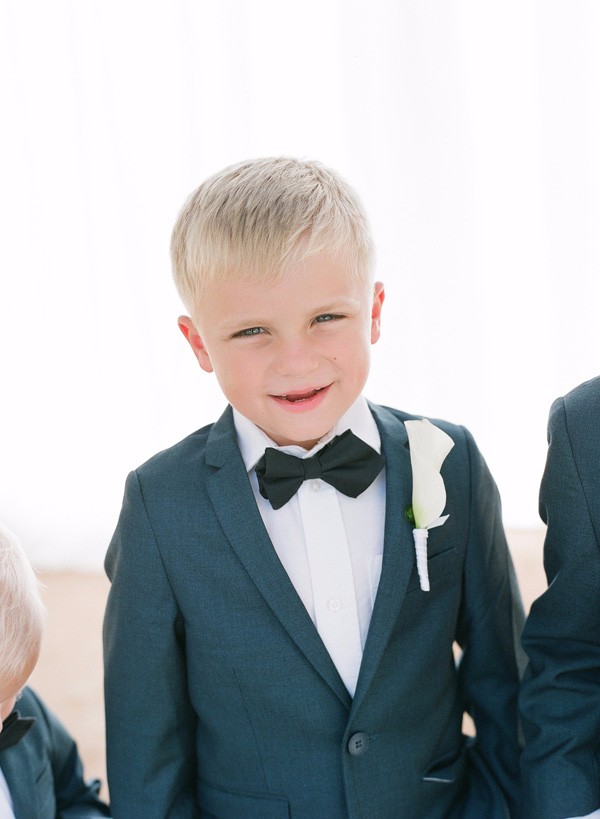 white-gold-and-navy-glam-wedding