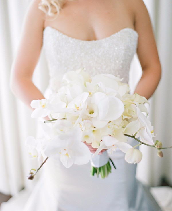 white-gold-and-navy-glam-wedding