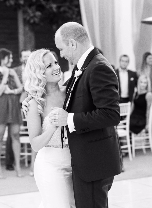 white-gold-and-navy-glam-wedding