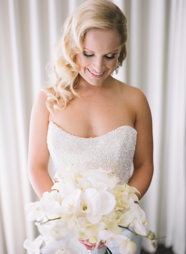white-gold-and-navy-glam-wedding