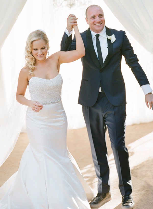 white-gold-and-navy-glam-wedding