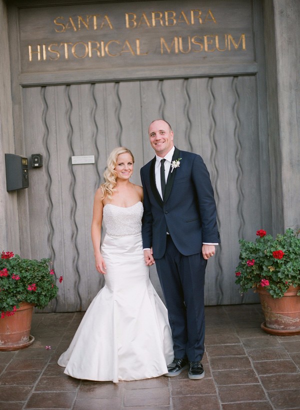 white-gold-and-navy-glam-wedding