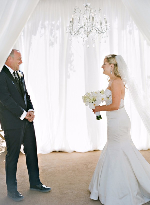 white-gold-and-navy-glam-wedding