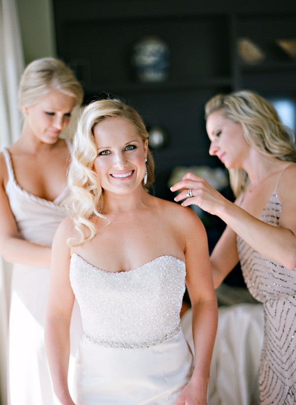 white-gold-and-navy-glam-wedding