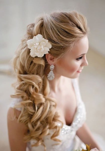 20 Fresh Floral Bridal Hair Ideas
