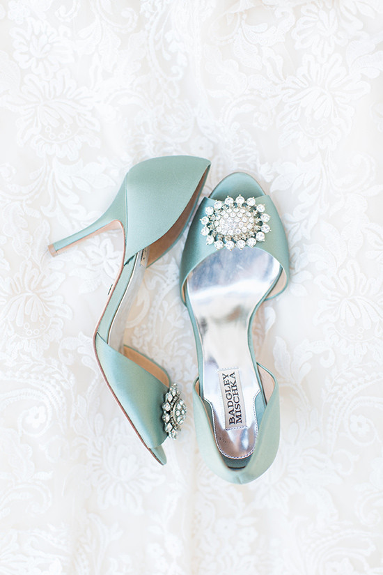 blue wedding shoes @weddingchicks