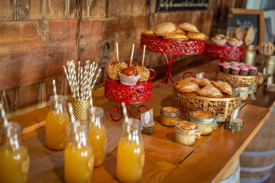 apple-filled-fall-wedding