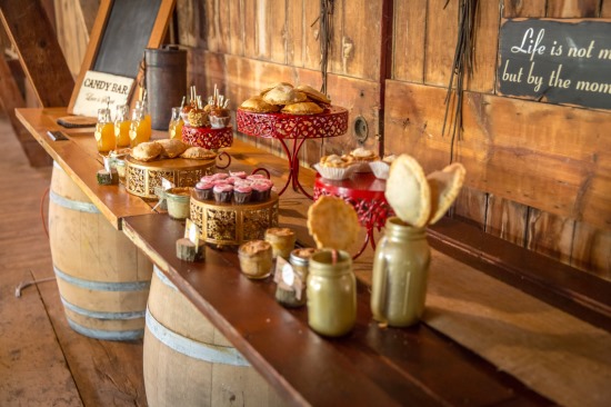 apple-filled-fall-wedding