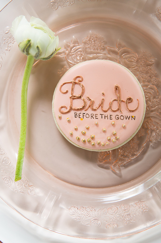 blush bride cookie @weddingchicks