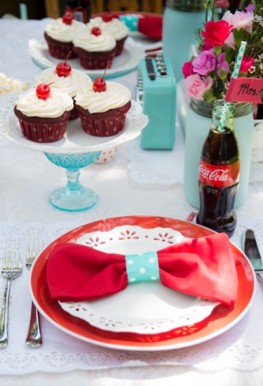 blue-and-red-coke-wedding-inspiration