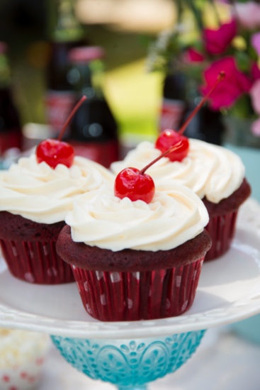 blue-and-red-coke-wedding-inspiration