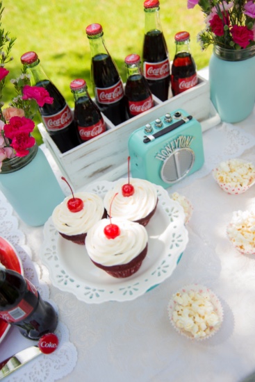 blue-and-red-coke-wedding-inspiration