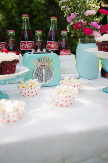 blue-and-red-coke-wedding-inspiration