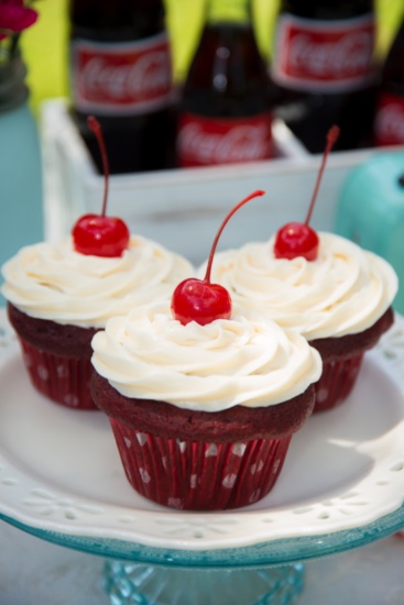 blue-and-red-coke-wedding-inspiration