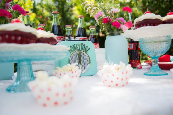blue-and-red-coke-wedding-inspiration