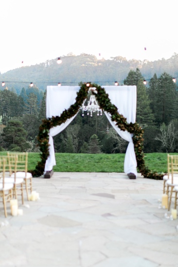 classic-black-and-gold-wedding