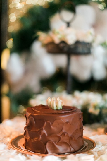 classic-black-and-gold-wedding
