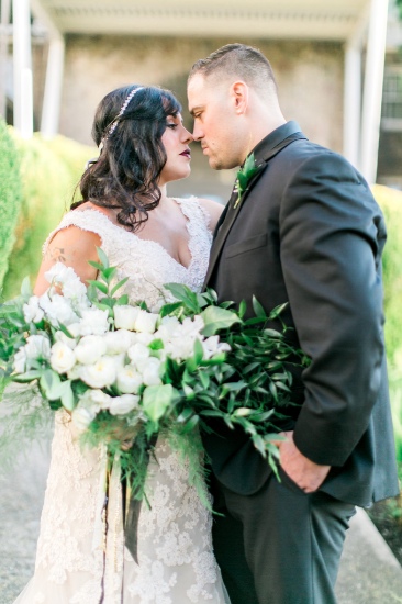classic-black-and-gold-wedding