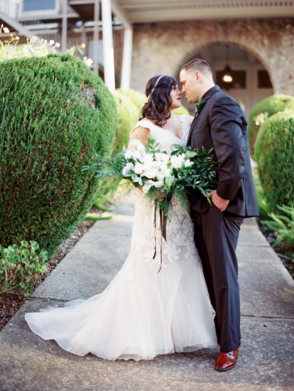 classic-black-and-gold-wedding