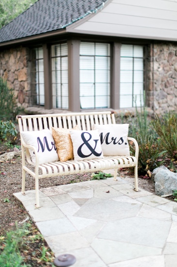 classic-black-and-gold-wedding