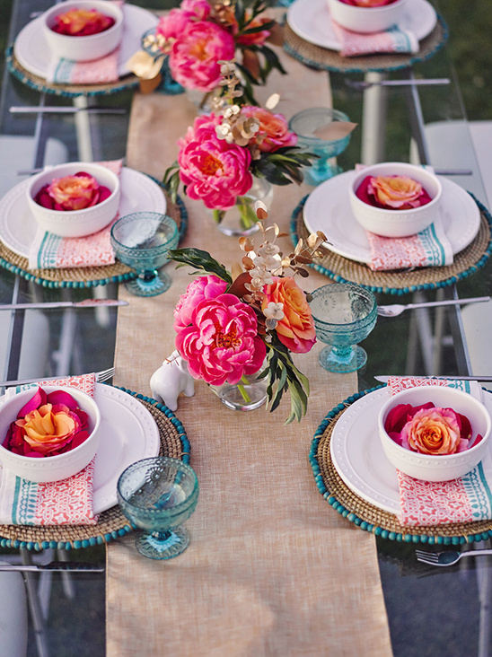 peony and rose tablescape @weddingchicks
