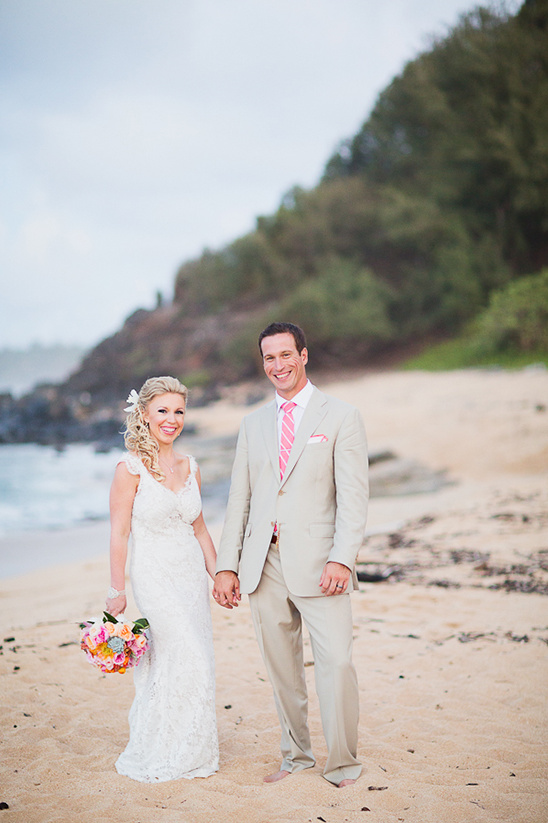 beach wedding photography by Sea Light Studios @weddingchicks