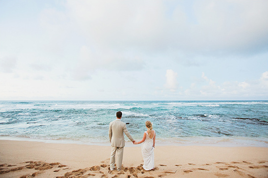 beach wedding photo idea @weddingchicks