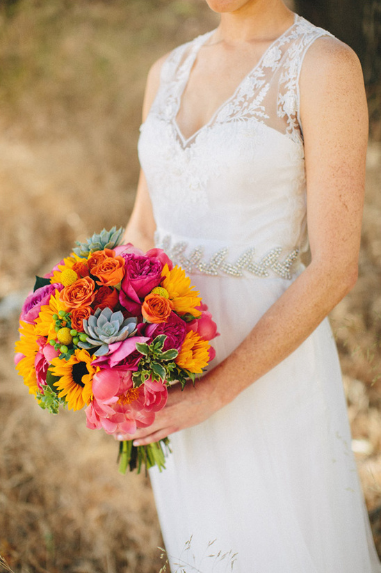 bridal bouquet by Flower Duet @weddingchicks