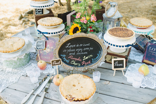 pie table @weddingchicks
