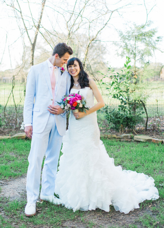 white and blue bride and groom @weddingchicks