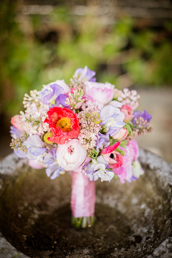 light pink and purple wedding bouquet @weddingchicks