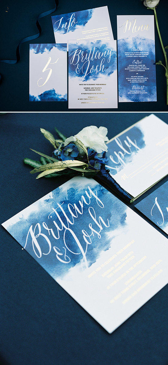 watercolor deep blue wedding stationery @weddingchicks