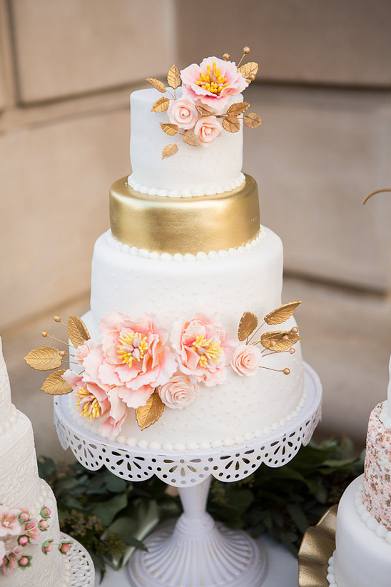 gold and pink wedding cake @weddingchicks