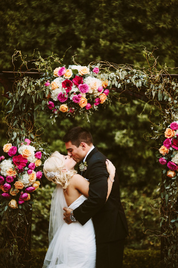 pop-of-pink-modern-wedding