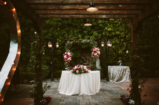 pop-of-pink-modern-wedding