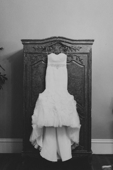 pop-of-pink-modern-wedding