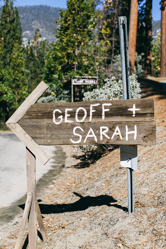 Wooden sign with names Geoff and Sarah pointing the way
