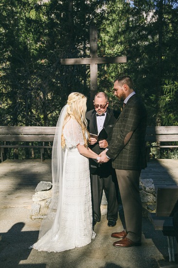 quaint-little-wedding-in-the-woods